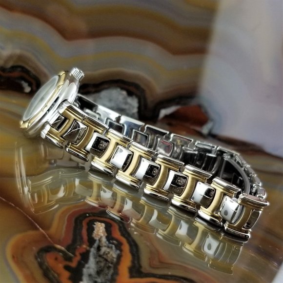 New Vintage Women\'s GRUEN Gold & Silver Designer Style Bracelet Watch Easy Read main image 5